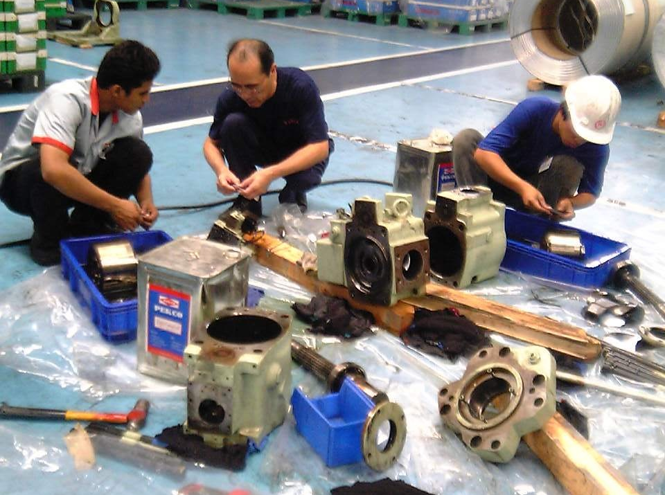 シールド用油圧テストユニット調整運転 ＫＨＩ工場内